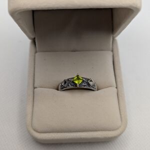 Elegant Silver Ring with Green Gemstone